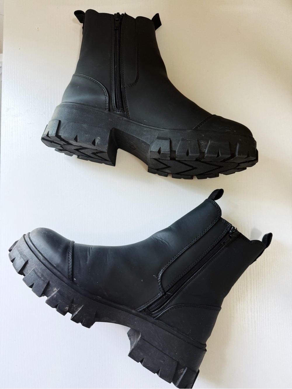 A New Day | Devan Winter Boots Black Chelsea Lug Sole Trendy It Girl Women’s 9.5